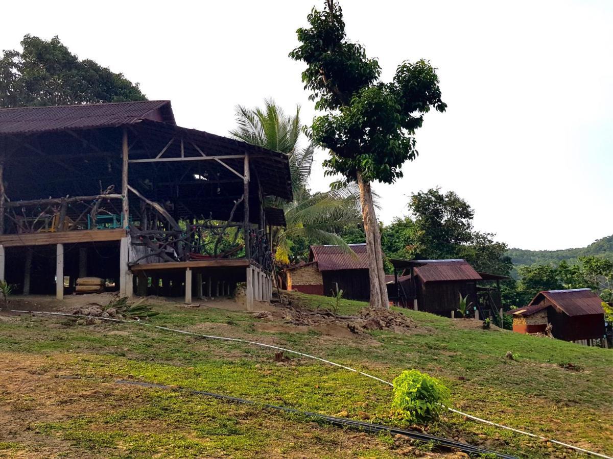 Harrera Perhentian, Long * Kampong Pasir Panjang (Terengganu)
