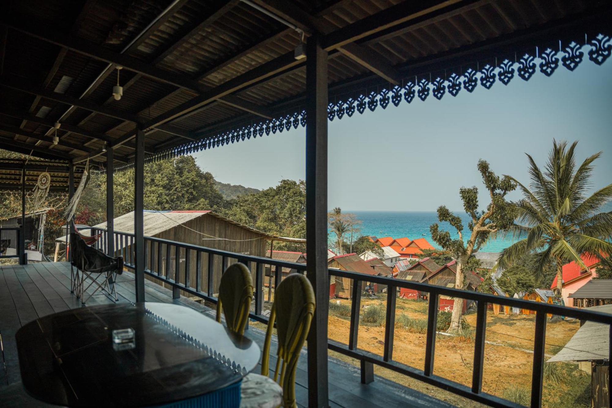 Inn Harrera Perhentian, Long *